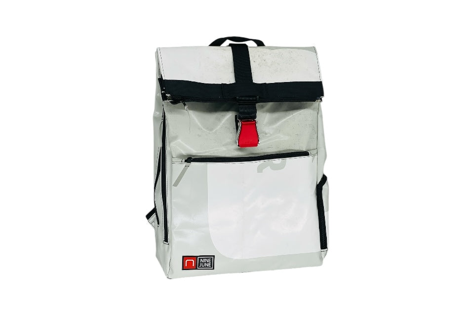 sac à dos nine june swiss made bâche de camion recyclée nomad 25 litres.swiss made, recycling, upcycling, tructarpaunlin, backpack, adventurer