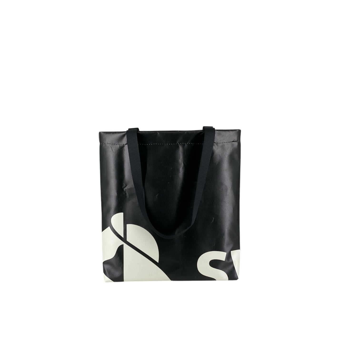 nine June, bâches, camion, suisse made, recyclage, upcycling, shopper, sac, tote bag, sac à dos, backpack,backpacks. lausanne sports, ls, cabas, sac à commissions.