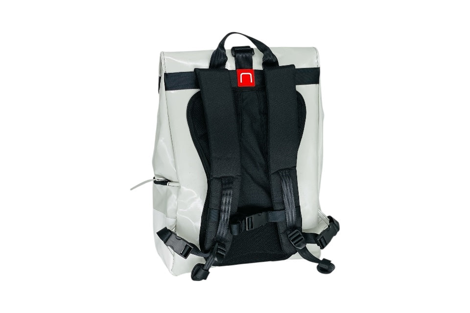 sac à dos nine june swiss made bâche de camion recyclée nomad 25 litres.swiss made, recycling, upcycling, tructarpaunlin, backpack, adventurer