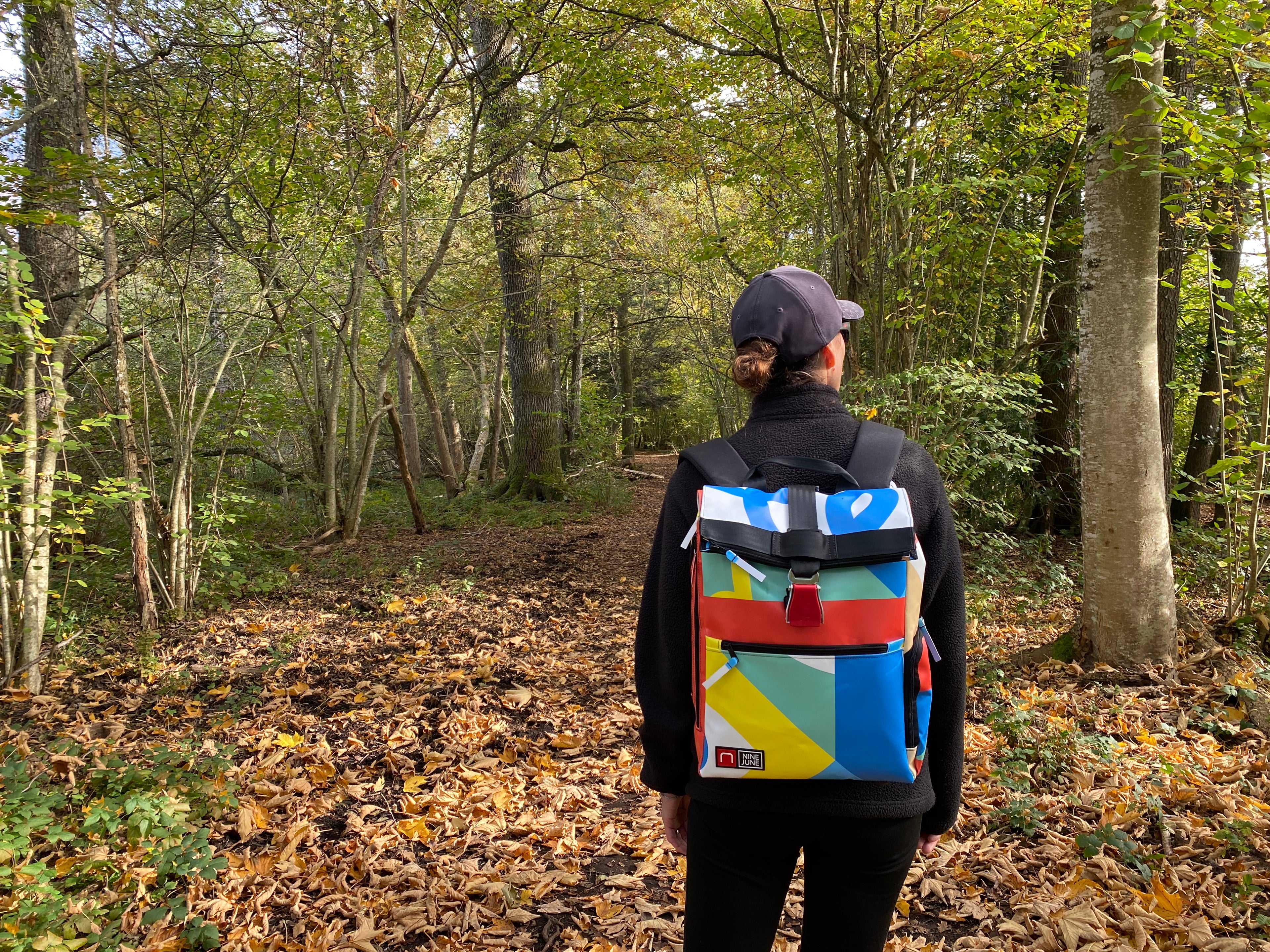 nine June, sac a dos suisse, Swiss made, bâche de camion, recyclage, Upcycling, economie circulaire, sac à dos en bâche, 25 litres, Villeneuve, 