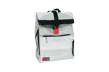 sac à dos nine june swiss made bâche de camion recyclée nomad 25 litres.swiss made, recycling, upcycling, tructarpaunlin, backpack, adventurer
